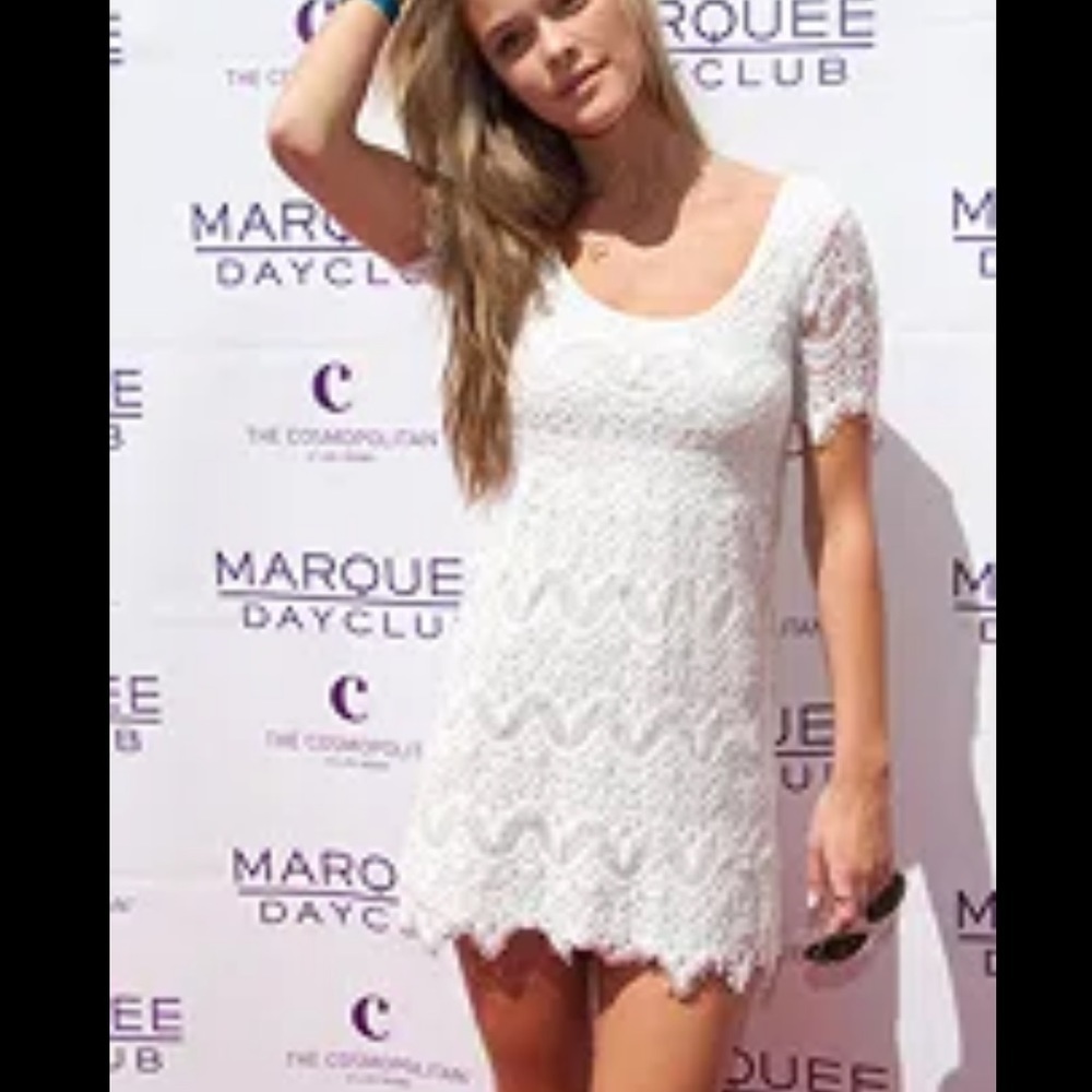 NWOT Pins and Needles Lace Crochet Lace Mini Shift Dress in Ivory Size Small